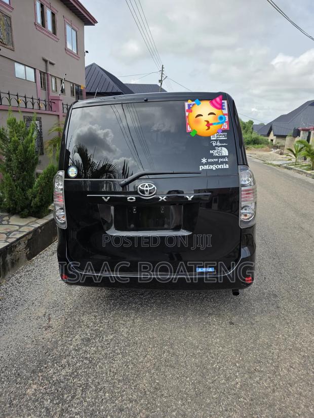 Toyota Voxy 2011 Black