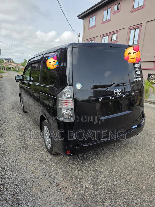 Toyota Voxy 2011 Black