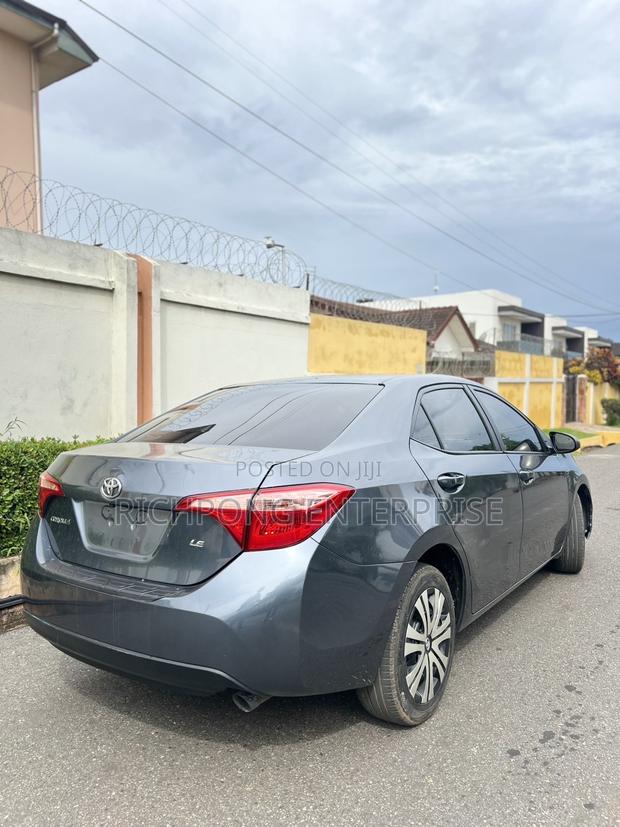 Toyota Corolla LE 4dr Sedan (1.8L 4cyl CVT) 2017 Gray
