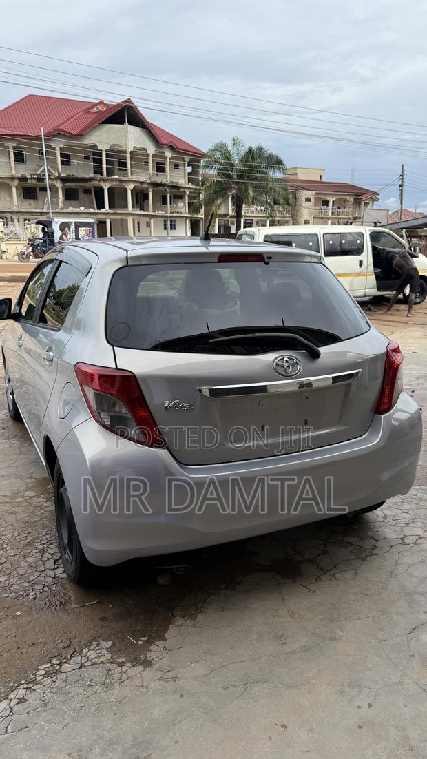 Toyota Vitz 2012 Silver