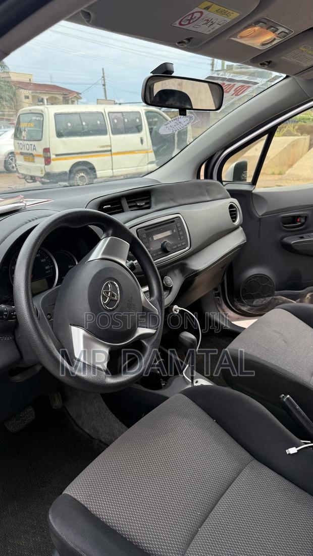 Toyota Vitz 2012 Silver