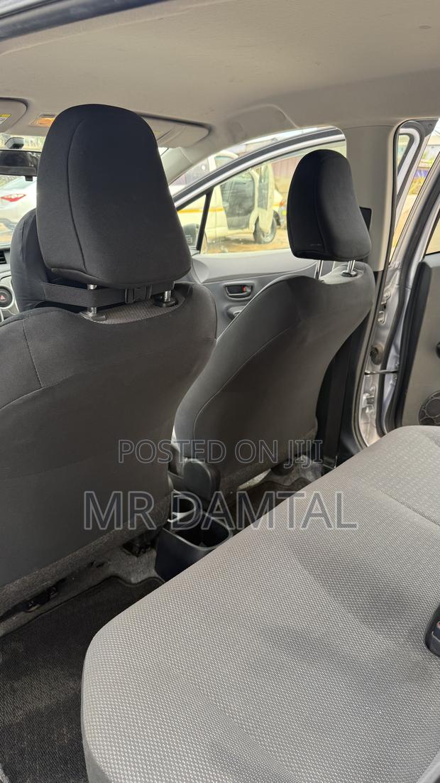 Toyota Vitz 2012 Silver