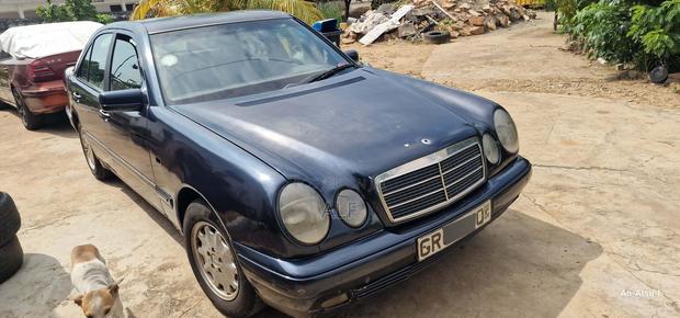 Mercedes-Benz E240 2000 Blue