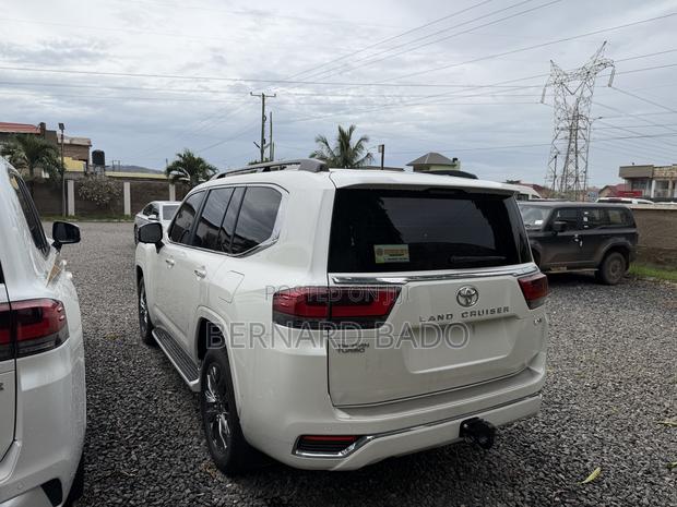 New Toyota Land Cruiser LC300 2025 White