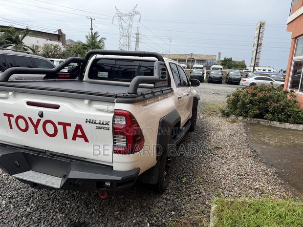 New Toyota Hilux 2025 White