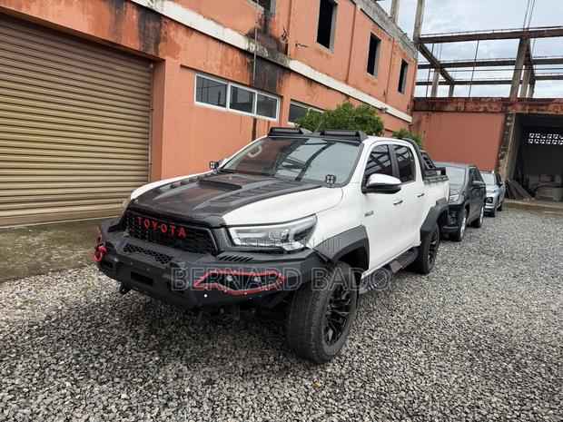 New Toyota Hilux 2025 White