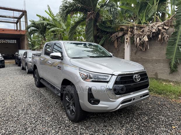 New Toyota Hilux 2025 Green
