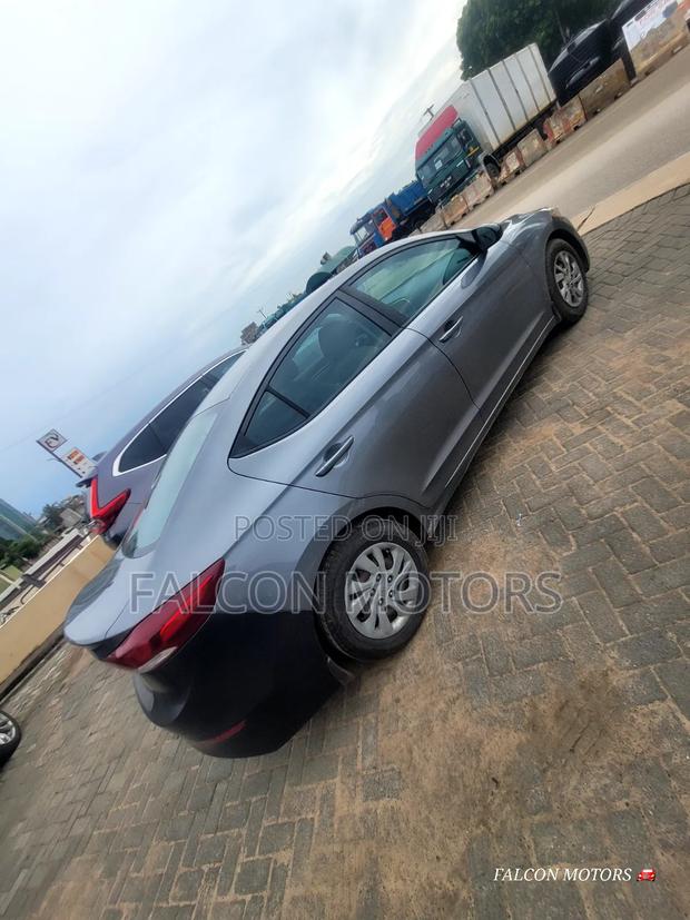Hyundai Elantra SE 2018 Gray