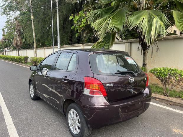 Toyota Yaris 2010 Brown