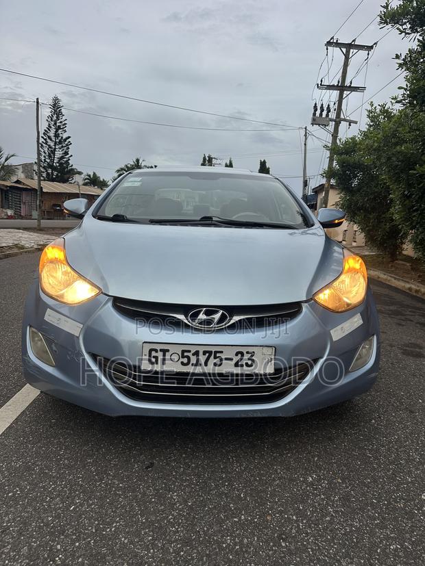 Hyundai Elantra Limited Sedan FWD (1.8L 4cyl 6A) 2013