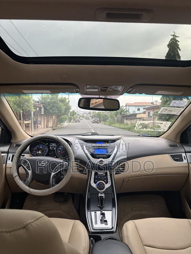 Hyundai Elantra Limited Sedan FWD (1.8L 4cyl 6A) 2013