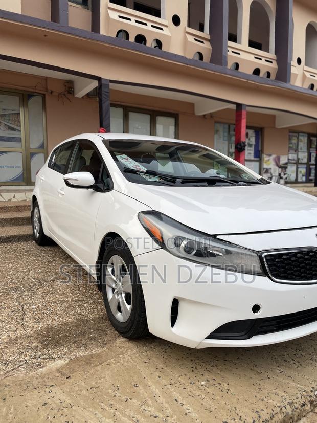 Kia Forte SX Hatchback 2017 White