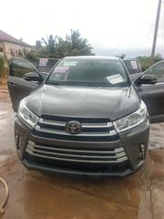 Toyota Highlander SE 2019 Gray for sale