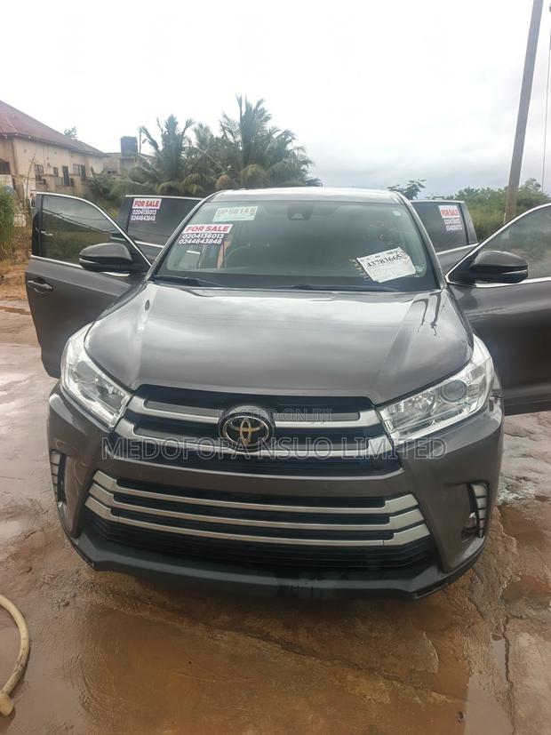 Toyota Highlander SE 2019 Gray