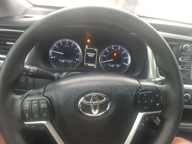 Toyota Highlander SE 2019 Gray