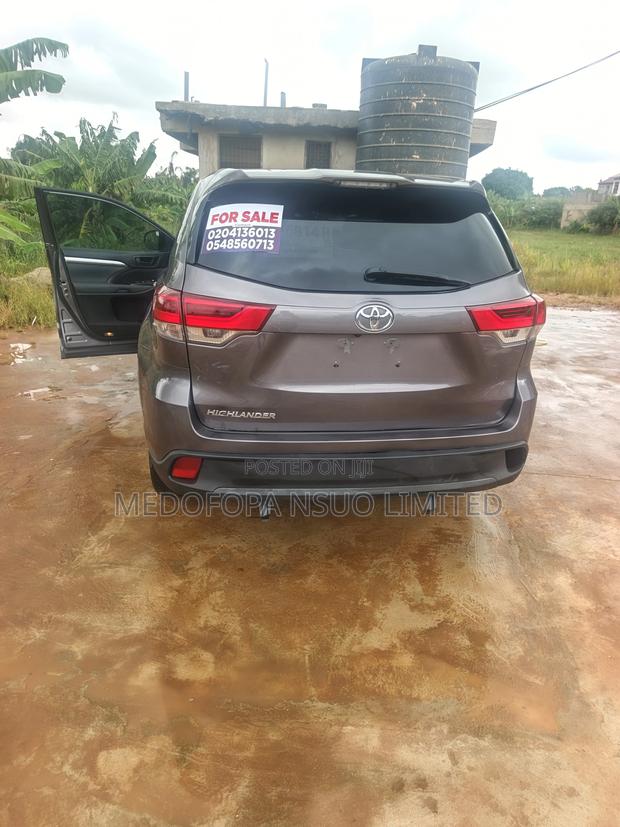 Toyota Highlander SE 2019 Gray