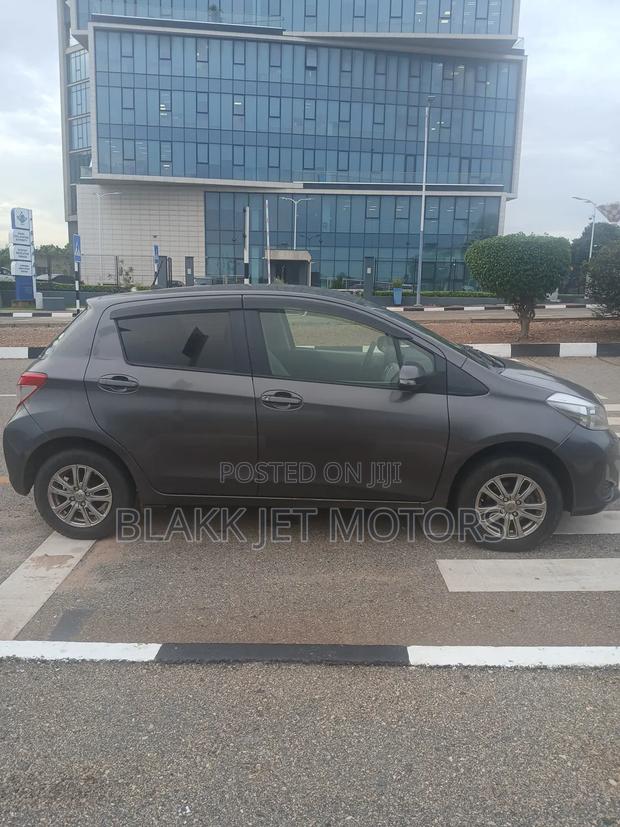 Toyota Vitz 1.3 AWD 5dr 2012 Gray