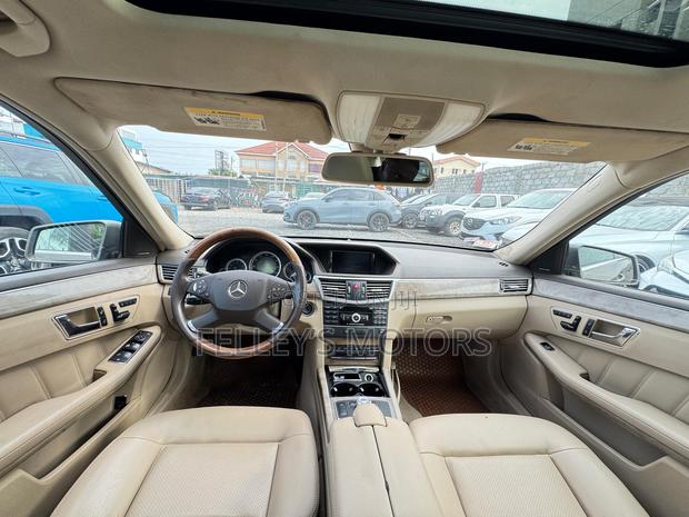 Mercedes-Benz E350 Base 4Matic Wagon AWD (3.5L 6cyl 7A) 2011 Brown