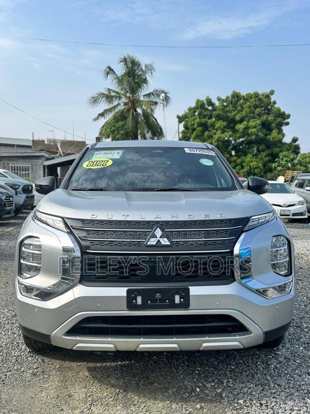 Mitsubishi Outlander SE Launch Edition 2022 Silver