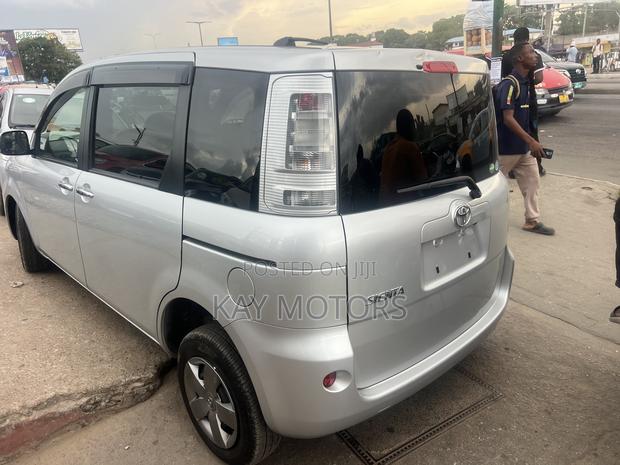 Toyota Sienta 1.5 AWD 2013 Gray