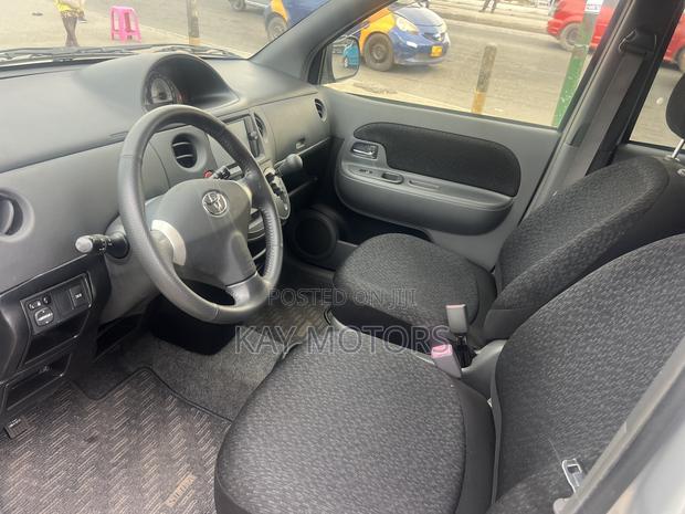 Toyota Sienta 1.5 AWD 2013 Gray