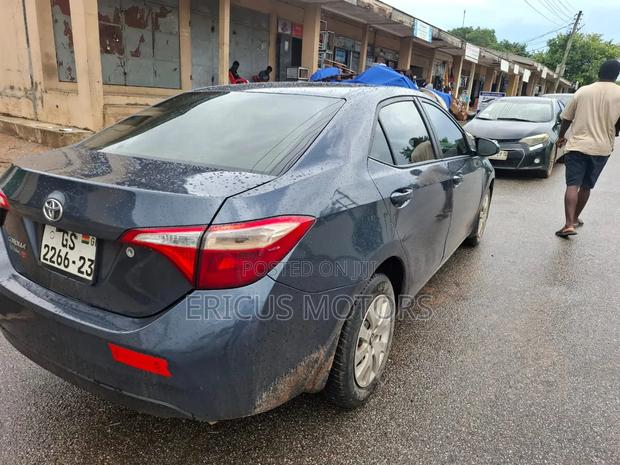 Toyota Corolla LE 4dr Sedan (1.8L 4cyl CVT) 2016 Blue