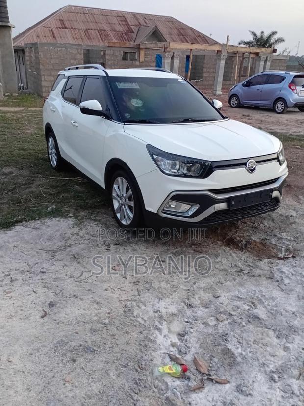 SsangYong Rodius 2017 White