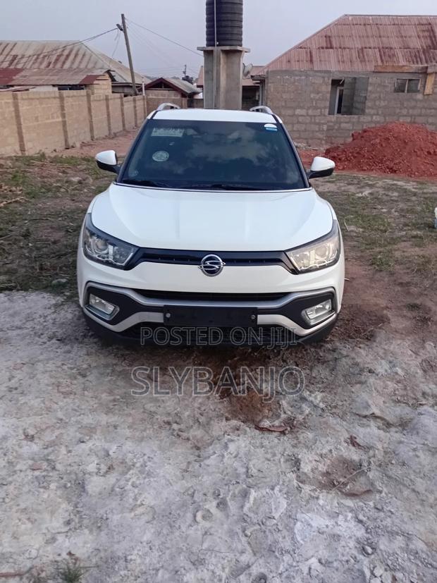 SsangYong Rodius 2017 White