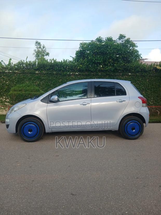 Toyota Vitz 2010 Pearl