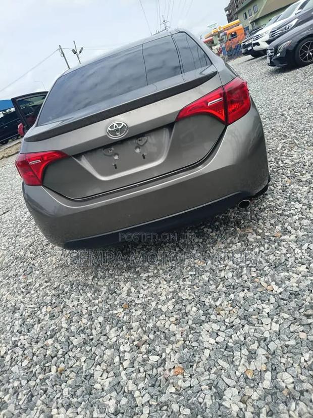 Toyota Corolla L 4dr Sedan (1.8L 4cyl CVT) 2017 Gray