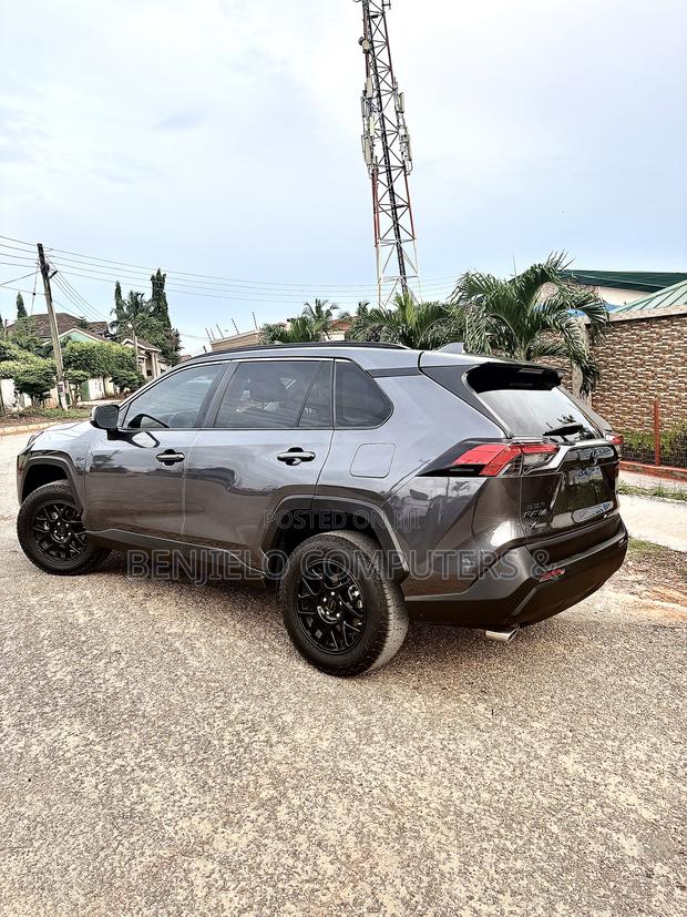 Toyota RAV4 XLE FWD 2023 Gray