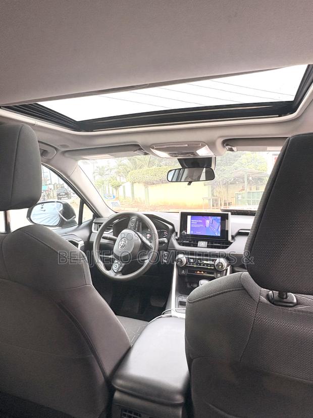 Toyota RAV4 XLE FWD 2023 Gray