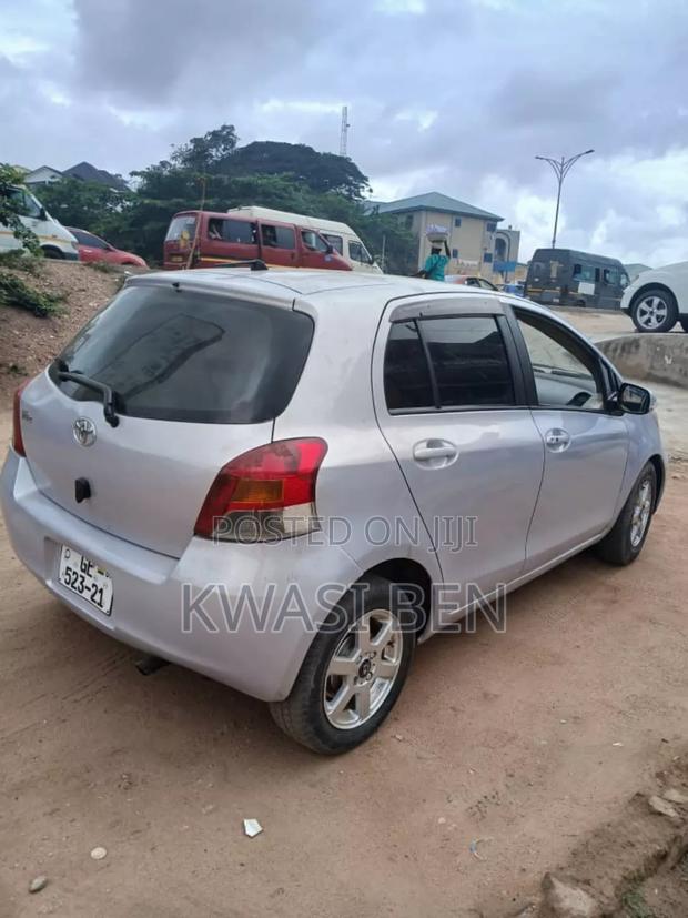 Toyota Vitz 2010 Gray
