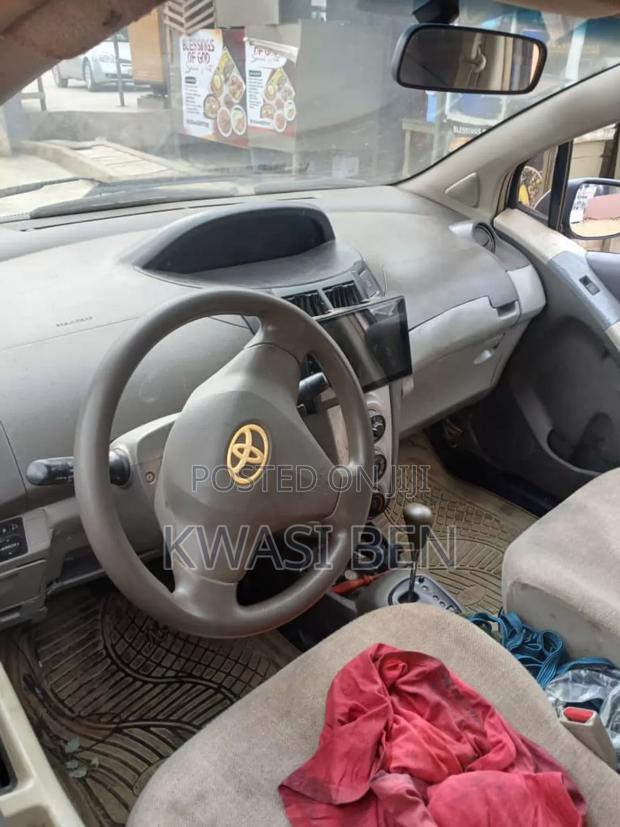 Toyota Vitz 2010 Gray