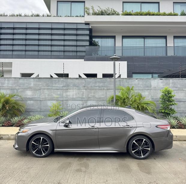 Toyota Camry 2019 Gray