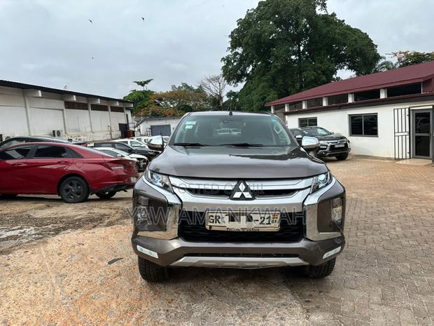 Mitsubishi L200 Sportero 2.4 Diesel 2021 Brown