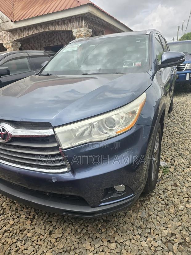 Toyota Highlander XLE 4dr SUV AWD (3.5L 6cyl 6A) 2014 Gray