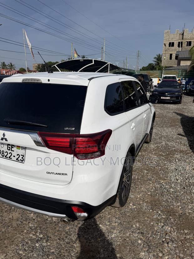 Mitsubishi Outlander 2017 White