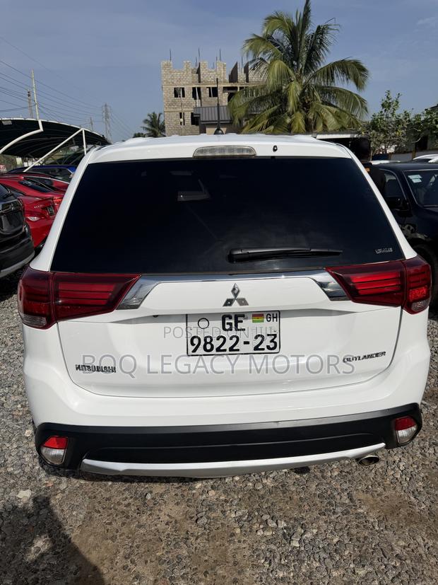 Mitsubishi Outlander 2017 White