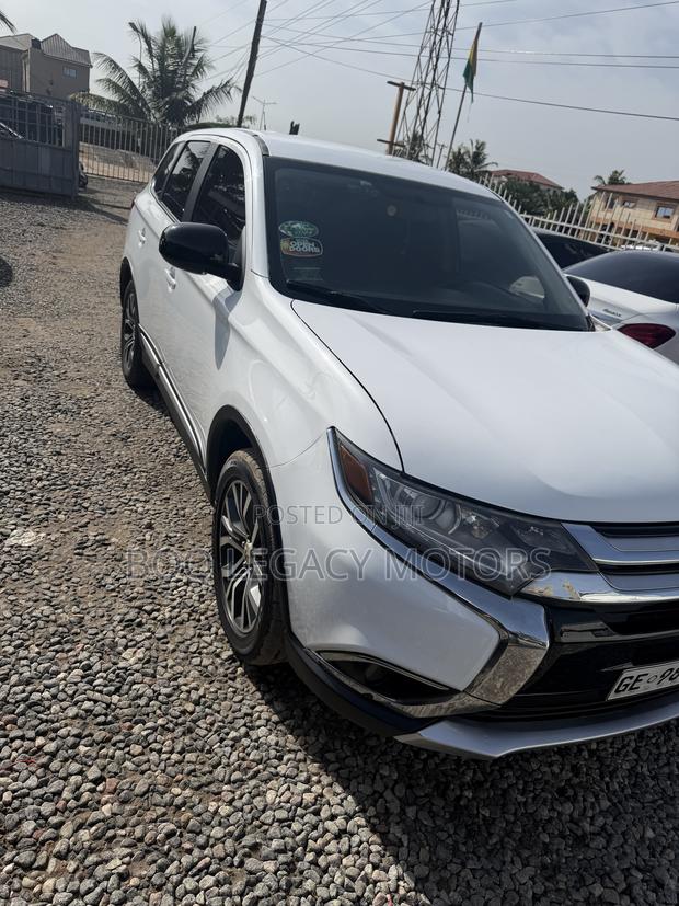 Mitsubishi Outlander 2017 White