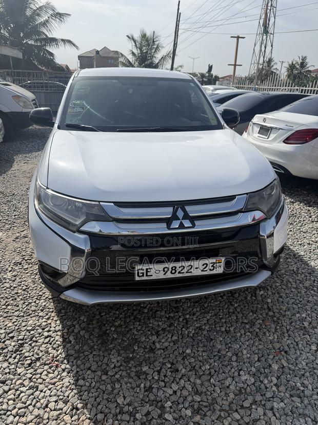 Mitsubishi Outlander 2017 White