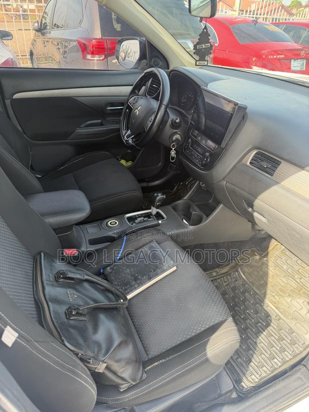Mitsubishi Outlander 2017 White