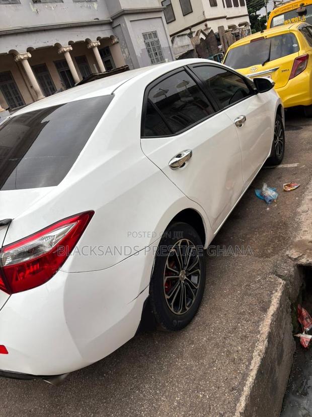 Toyota Corolla LE Eco 4dr Sedan (1.8L 4cyl CVT) 2016 White