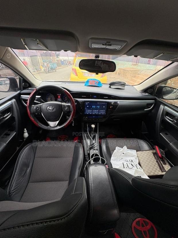 Toyota Corolla LE Eco 4dr Sedan (1.8L 4cyl CVT) 2016 White