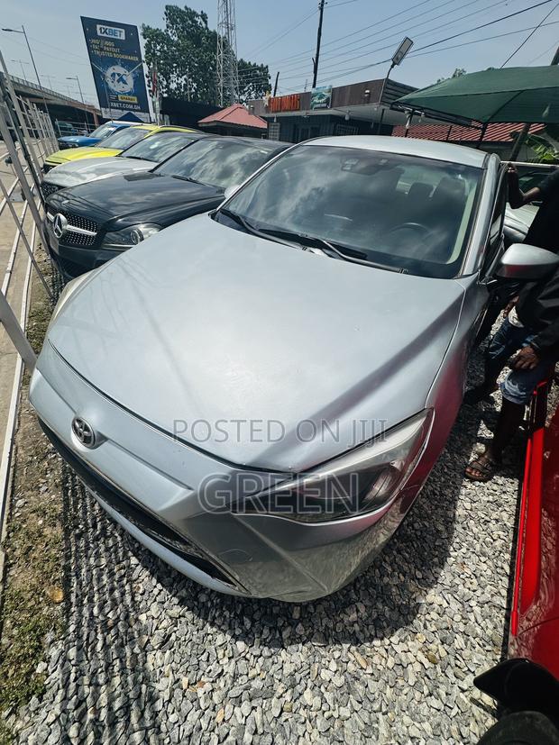 Toyota Yaris 2017 Silver