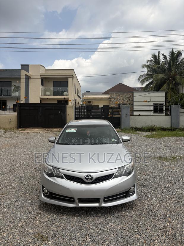 Toyota Camry 2014 Silver