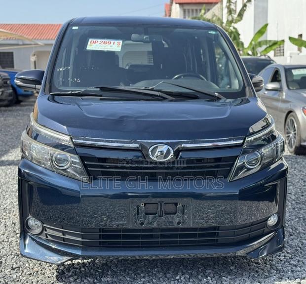 Toyota Voxy 2015 Black