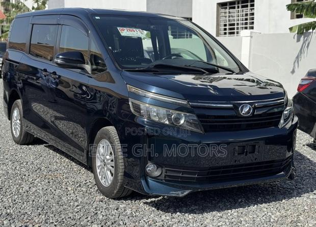 Toyota Voxy 2015 Black