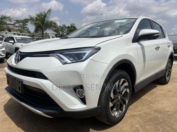 Toyota RAV4 Limited AWD (2.5L 4cyl 6A) 2016 White