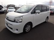 Toyota Voxy 2012 White for sale